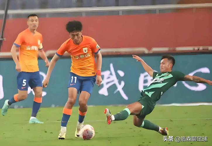 浙江近三次中超对阵泰山1平2负，且每场比赛至少失球3粒