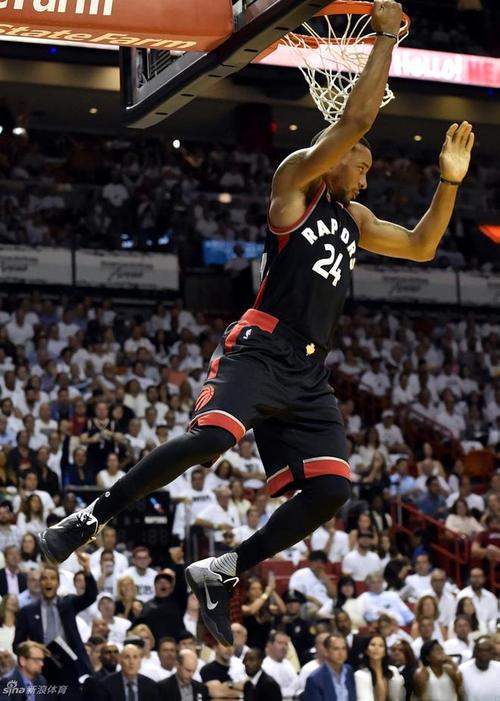 火力支援！热火新援鲍威尔半场8中4&三分4中2拿到13分3助攻