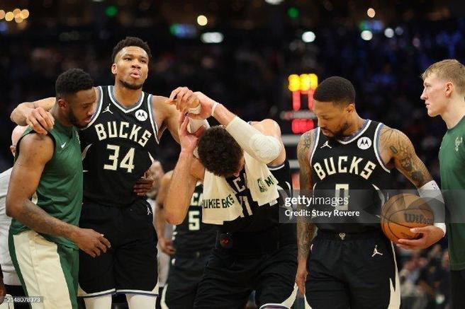 对阵维拉一战,库杜斯6次过人全失败,11次对抗失败全场之最