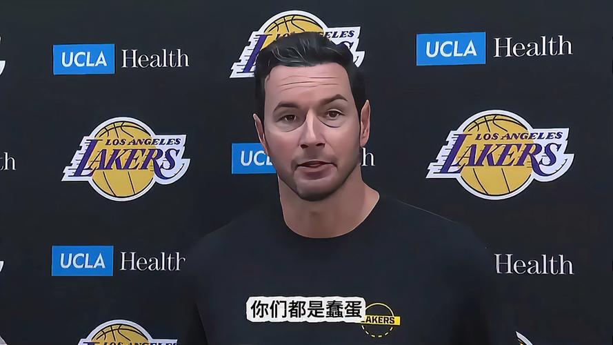 雷迪克:詹姆斯在录像分析会上帮球队明确了需要改进的方向