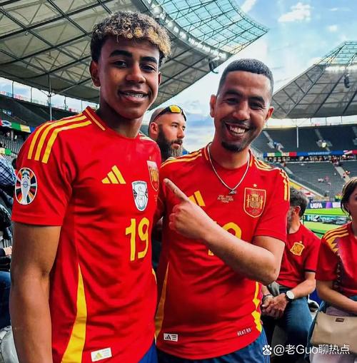 首发轰世界波+获MVP!17岁卡尔社媒纪念:在安联球场的精彩一夜