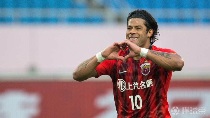 大腿💪39岁胡尔克生涯853场造667球，在海港年薪1180万造130球