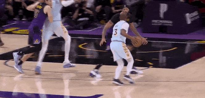 详细阅读:反击开始?保罗推转换抛传小卡 后者三分利落出手直接命中 反击开始?保罗推转换抛传小卡 后者三分利落出手直接命中