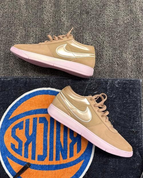 他的布克球鞋比布克本人还多?塔克晒喷泡配色Book 1 PE球鞋