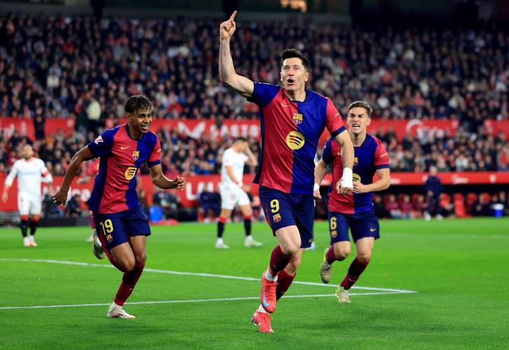 世体:亚马尔全力投入巴萨训练 莱万和奥尔莫已经加入合练