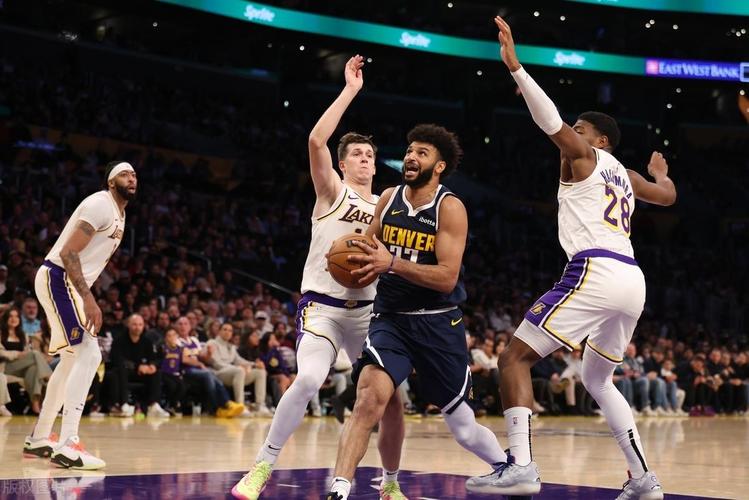 媒体人：对里夫斯期望很大 我带队赢球詹东回来都得适应现在打法