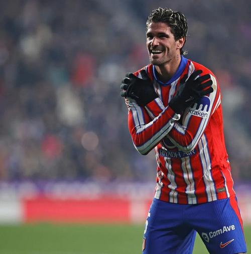 世体：马竞左后卫后腰中卫需加强，另外可能考虑引进一名前锋