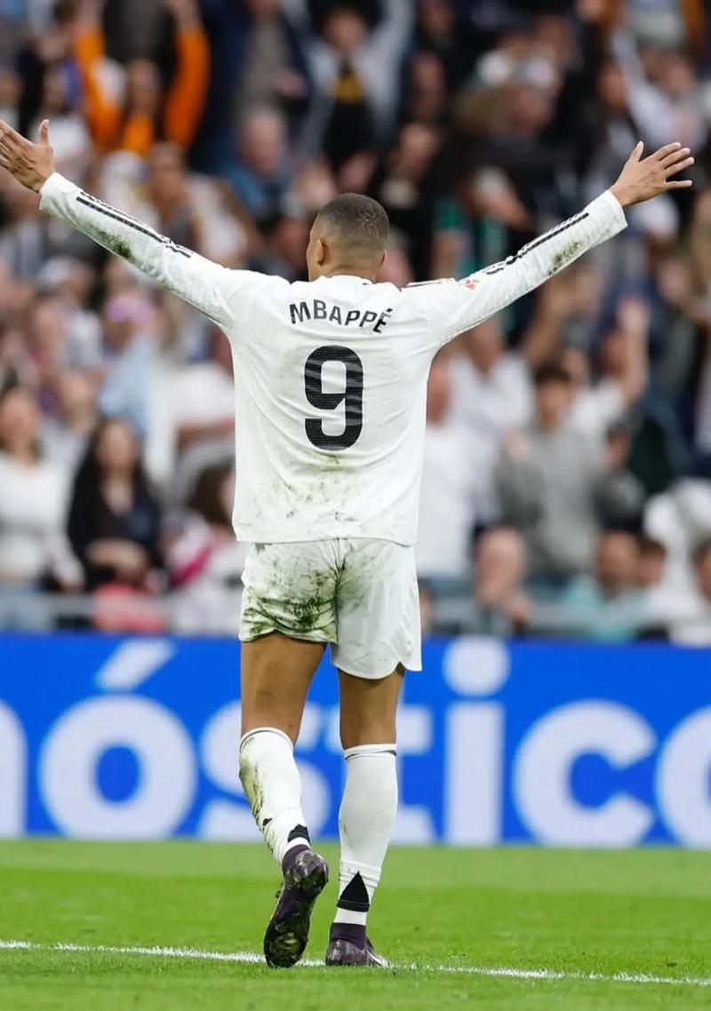 超级射手！姆巴佩已集齐欧洲金靴、欧冠金靴、世界杯金靴