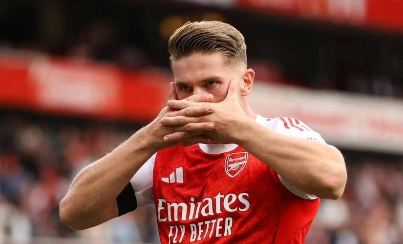 英超彩经:枪手强势蓝军拔刺 红魔红军双双失分