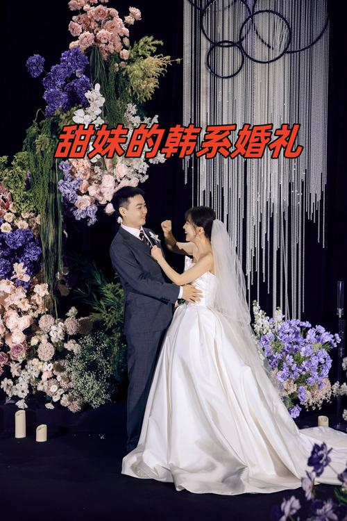 甜度超标🥰高准翼妻子社媒晒婚纱照拍摄花絮，两人街头拥吻💋